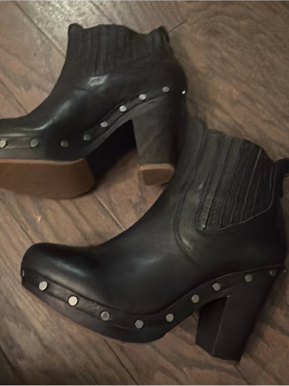 Ugg Carberry Black Studded Leather Platform Boots SZ 9